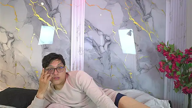 Snapshot of vanilla_hot chatting on 10/23/25, 01:43 vanilla hot online show from 10/23/25, 01:43