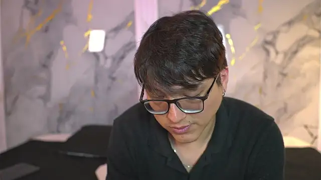 Snapshot of vanilla_hot chatting on 10/26/25, 07:42 vanilla hot online show from 10/26/25, 07:42