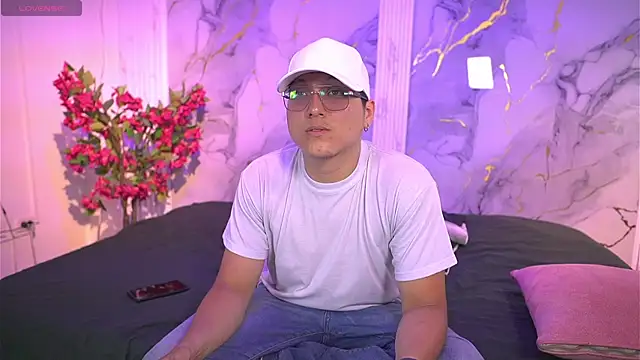 Snapshot of vanilla_hot chatting on 12/15/25, 07:29 vanilla hot online show from 12/15/25, 07:29