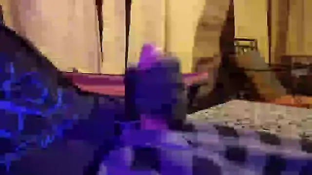 Snapshot of bwcbeat83 chatting on 10/25/25, 07:49 bwcbeat83 online show from 10/25/25, 07:49