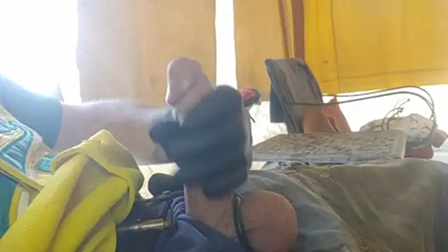 bwcbeat83 online show from 04/19/26, 09:28