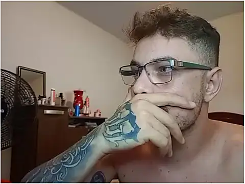 Snapshot of Dyllan__ chatting on 04/10/26, 06:56 Dyllan online show from 04/10/26, 06:56