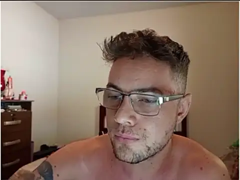 Snapshot of Dyllan__ chatting on 04/11/26, 12:31 Dyllan online show from 04/11/26, 12:31