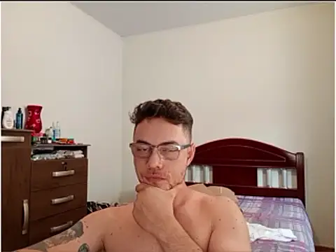 Snapshot of Dyllan__ chatting on 04/13/26, 03:50 Dyllan online show from 04/13/26, 03:50