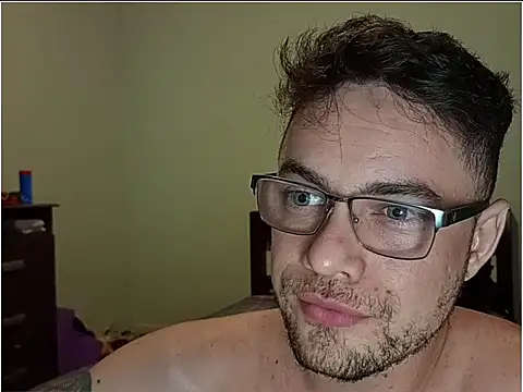 Snapshot of Dyllan__ chatting on 04/15/26, 01:34 Dyllan online show from 04/15/26, 01:34