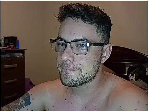 Snapshot of Dyllan__ chatting on 04/16/26, 01:06 Dyllan online show from 04/16/26, 01:06
