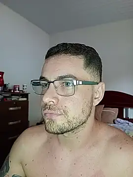 Snapshot of Dyllan__ chatting on 05/19/26, 02:23 Dyllan online show from 05/19/26, 02:23