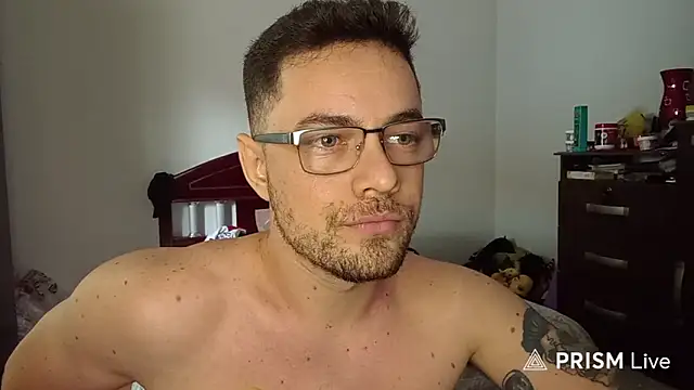 Snapshot of Dyllan__ chatting on 05/22/26, 01:50 Dyllan online show from 05/22/26, 01:50