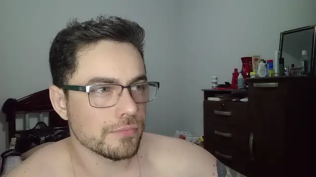 Snapshot of Dyllan__ chatting on 06/23/26, 01:25 Dyllan online show from 06/23/26, 01:25