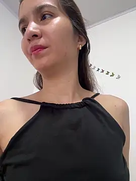 Bella still online show from 04/05/26, 01:52