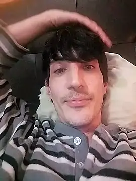 Snapshot of moutt99 chatting on 01/25/25, 10:51 moutt99 online show from 01/25/25, 10:51