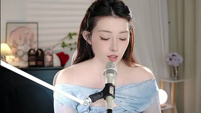 Dou-Dou-er online show from 10/18/25, 01:01