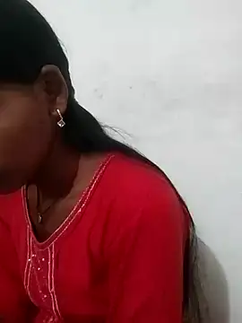 Snapshot of Divya-2007 chatting on 02/01/26, 10:47 Divya-2007 online show from 02/01/26, 10:47