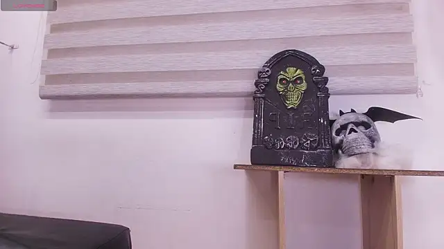 Auroraa miller online show from 10/10/25, 11:53