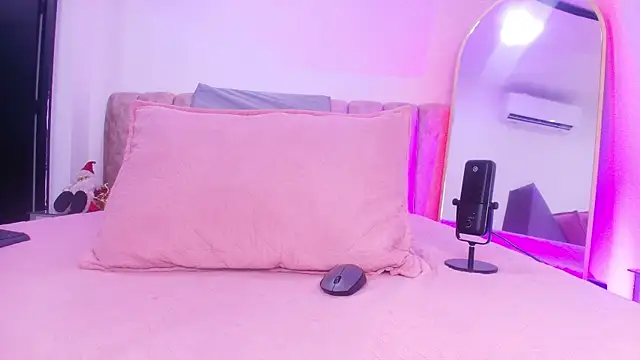 Auroraa miller online show from 12/02/25, 11:59