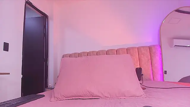 Auroraa miller online show from 02/05/26, 11:59