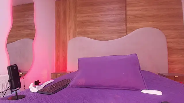 Auroraa miller online show from 04/11/26, 03:11