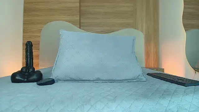 Auroraa miller online show from 04/24/26, 03:09