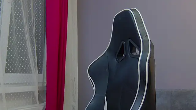 Snapshot of Eva_Lovvia_ chatting on 02/10/25, 10:19 Eva Lovvia  online show from 02/10/25, 10:19