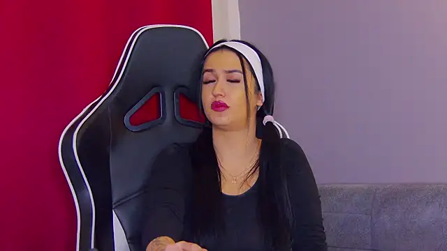 Snapshot of Eva_Lovvia_ chatting on 02/11/25, 01:20 Eva Lovvia  online show from 02/11/25, 01:20