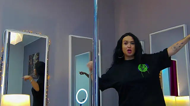 Snapshot of Eva_Lovvia_ chatting on 02/26/25, 01:43 Eva Lovvia  online show from 02/26/25, 01:43