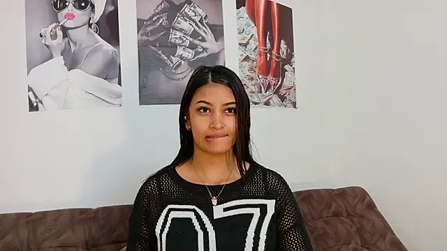 loretahorny online show from 10/10/25, 01:32