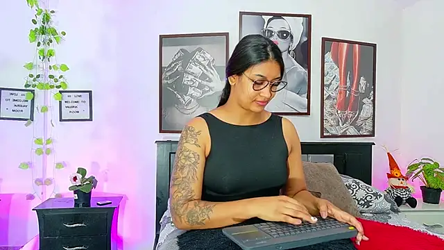 Snapshot of loretahorny chatting on 02/27/26, 01:00 loretahorny online show from 02/27/26, 01:00