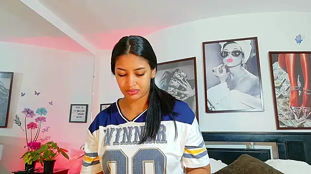 loretahorny online show from 03/24/26, 12:43