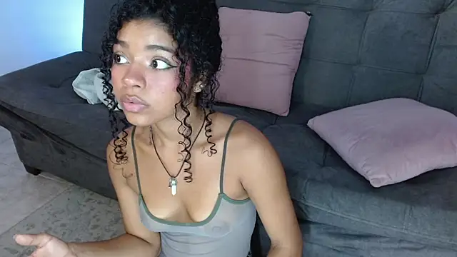 lucie petite online show from 03/22/25, 09:31