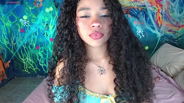 lucie petite online show from 10/21/25, 11:05