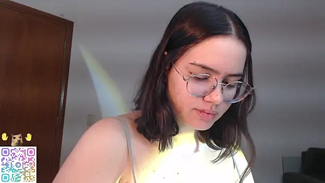 Snapshot of crystalll_room chatting on 07/20/26, 12:14 crystalll room online show from 07/20/26, 12:14