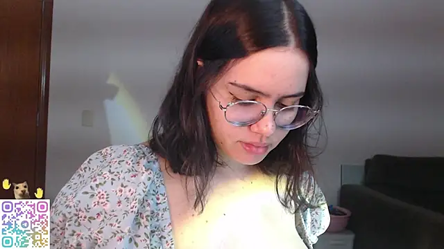Snapshot of crystalll_room chatting on 07/23/26, 02:09 crystalll room online show from 07/23/26, 02:09