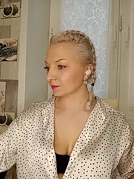 Snapshot of Anesteishen chatting on 11/16/25, 11:49 Anesteishen online show from 11/16/25, 11:49