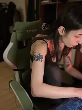 mollyEXD online show from 12/19/25, 06:04