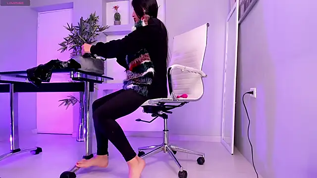 hannah howeell   online show from 03/10/25, 10:04