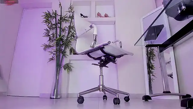 hannah howeell   online show from 02/02/26, 09:52