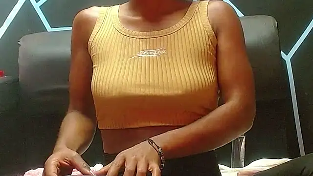 Snapshot of Biancalopez-02 chatting on 09/22/25, 04:20 Biancalopez-02 online show from 09/22/25, 04:20