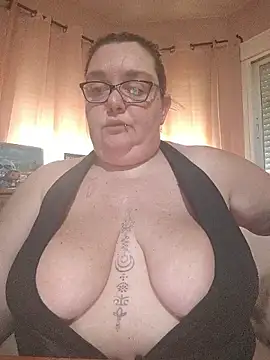 diosacurvy1984 online show from 12/15/25, 10:52