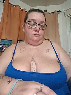 diosacurvy1984 online show from 12/16/25, 08:41