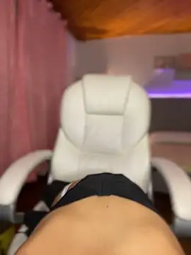 Sofia18 pinkk online show from 02/13/25, 11:37