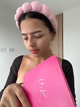 Snapshot of Sofia18_pinkk chatting on 02/10/26, 08:02 Sofia18 pinkk online show from 02/10/26, 08:02