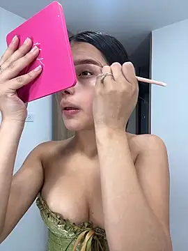 Snapshot of Sofia18_pinkk chatting on 02/21/26, 01:28 Sofia18 pinkk online show from 02/21/26, 01:28