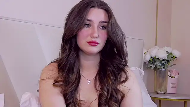 Snapshot of KiraBarlows chatting on 02/06/25, 10:53 KiraBarlows online show from 02/06/25, 10:53