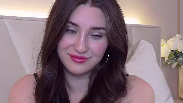 Snapshot of KiraBarlows chatting on 02/07/25, 11:24 KiraBarlows online show from 02/07/25, 11:24