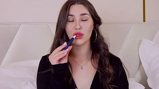 Snapshot of KiraBarlows chatting on 02/22/25, 09:48 KiraBarlows online show from 02/22/25, 09:48