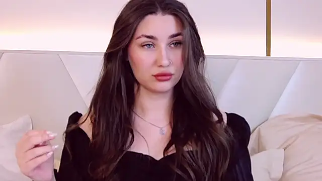 Snapshot of KiraBarlows chatting on 03/04/25, 07:22 KiraBarlows online show from 03/04/25, 07:22