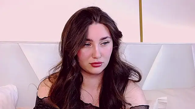 Snapshot of KiraBarlows chatting on 03/06/25, 08:27 KiraBarlows online show from 03/06/25, 08:27