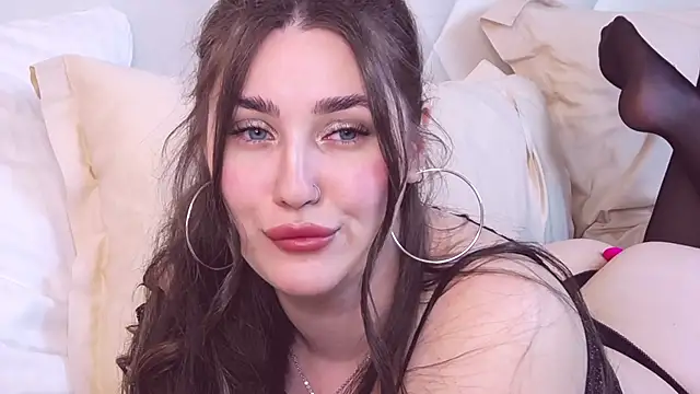 Snapshot of KiraBarlows chatting on 03/06/25, 11:31 KiraBarlows online show from 03/06/25, 11:31