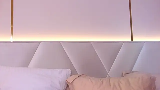 Snapshot of KiraBarlows chatting on 03/07/25, 10:32 KiraBarlows online show from 03/07/25, 10:32