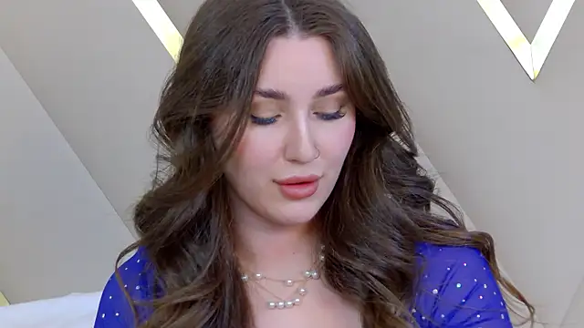 Snapshot of KiraBarlows chatting on 03/08/25, 08:57 KiraBarlows online show from 03/08/25, 08:57